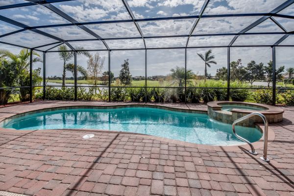 Pool Enclosure Cleaning in Clearwater