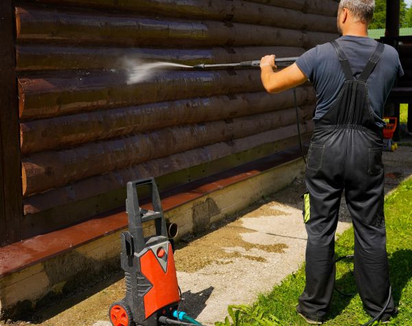 Log Home Pressure Washing in Clearwater