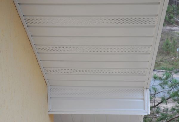 Soffit Dirt Removal in Clearwater